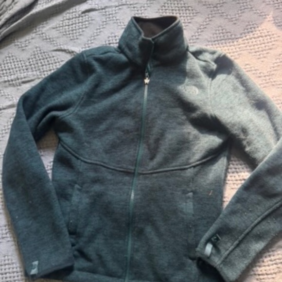 The North Face Jackets & Blazers - The North Face green Women's fleece Jacket size small